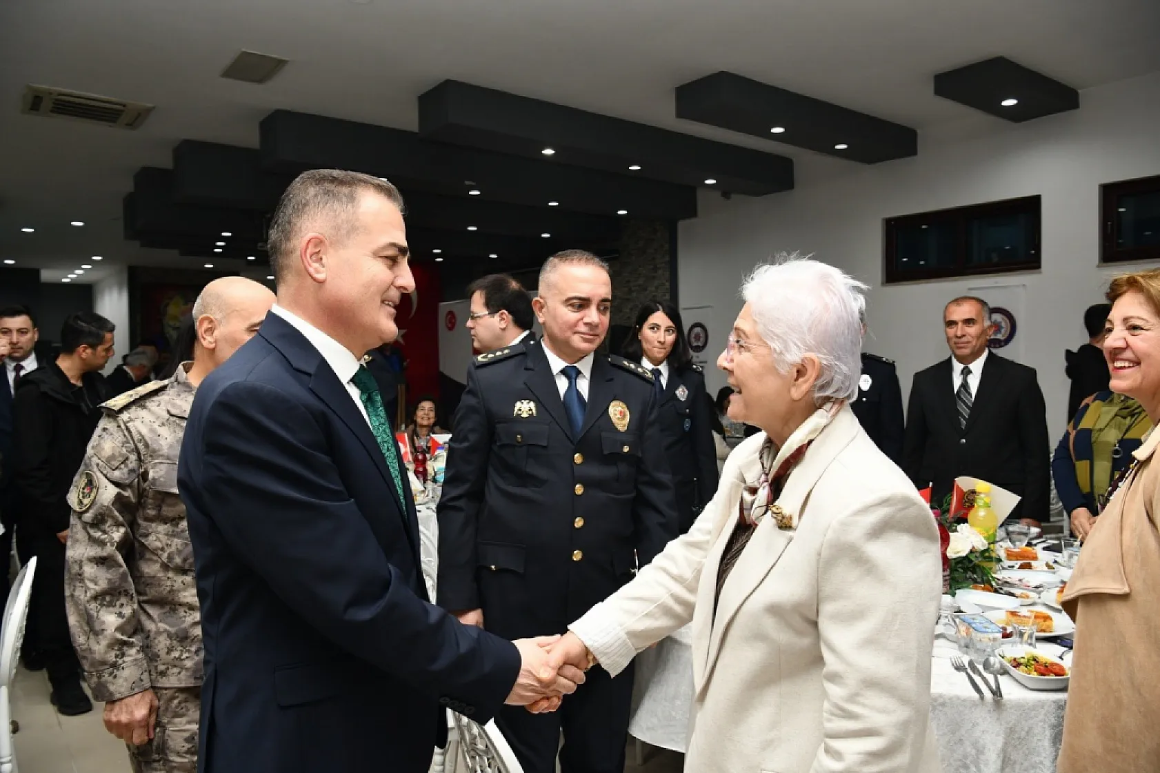 Muğla Valisi Akbıyık, şehit aileleri ve  gaziler ile iftar sofrasında buluştu