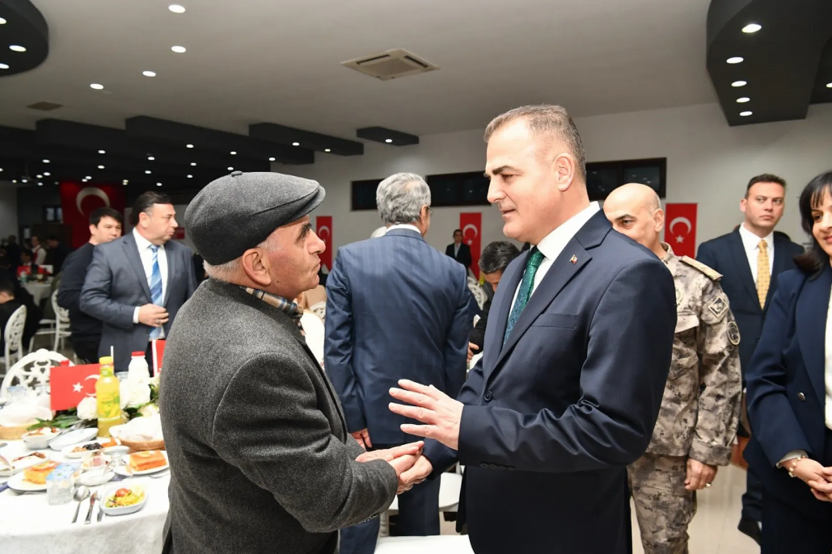 Muğla Valisi Akbıyık, şehit aileleri ve  gaziler ile iftar sofrasında buluştu