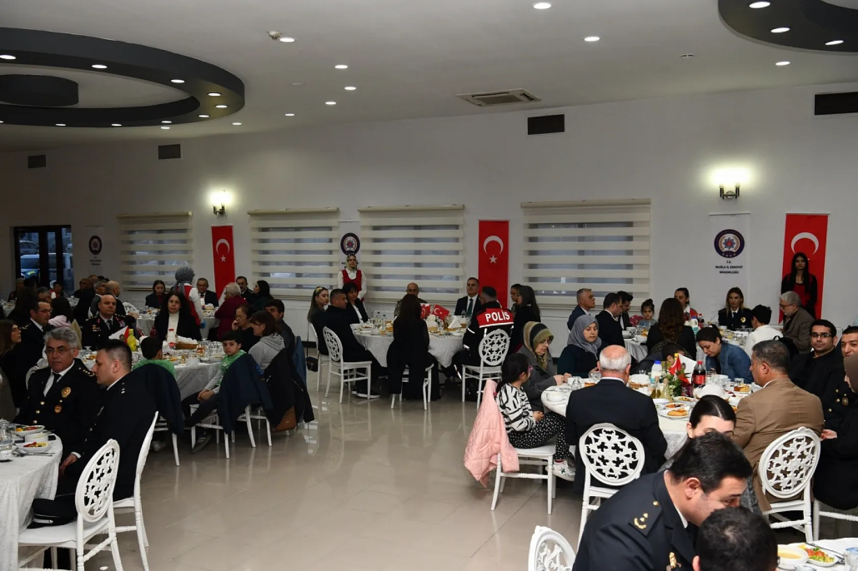 Muğla Valisi Akbıyık, şehit aileleri ve  gaziler ile iftar sofrasında buluştu