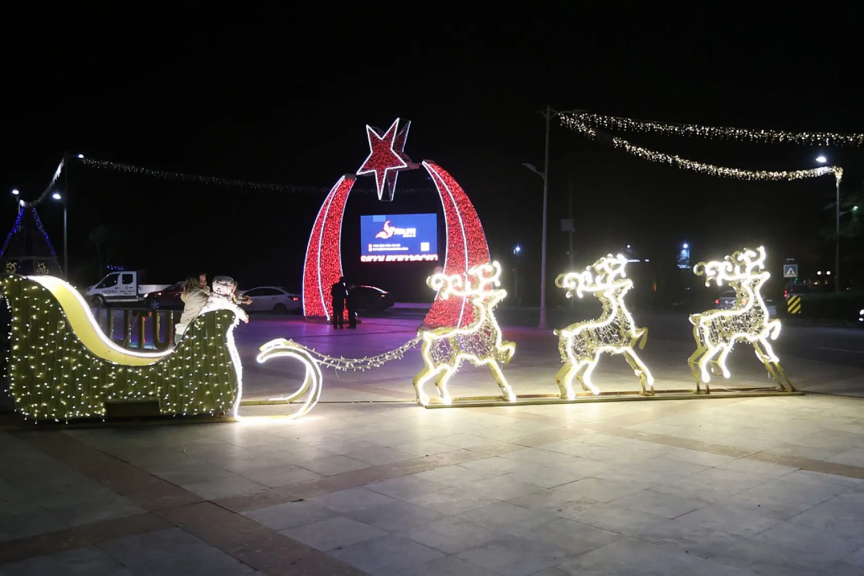 Muğla'da Yeni Yıl Coşkusu Buz Paten Pistiyle Başladı