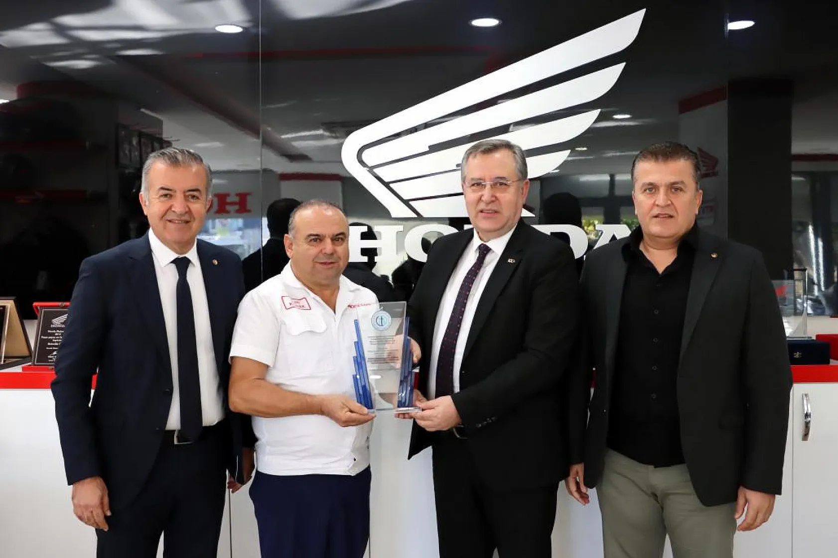 FTSO, Rekortmen Üyelerine Plaketle Teşekkür Etti