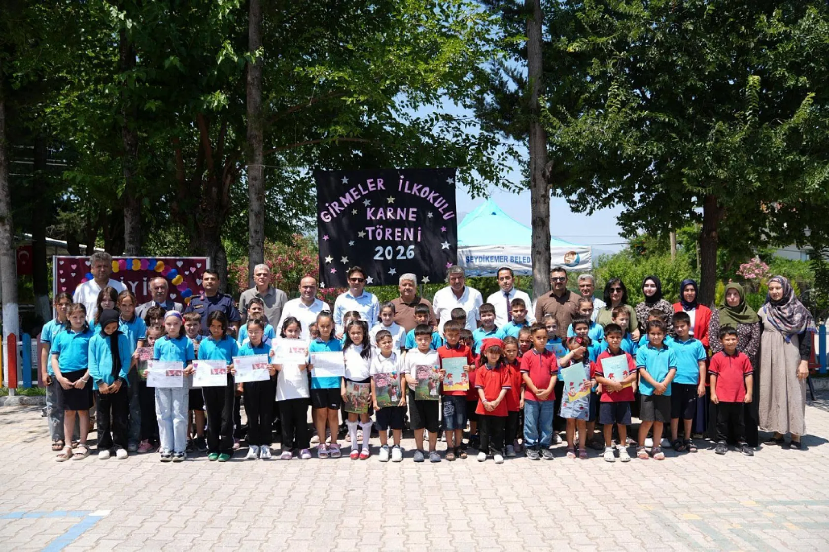 Seydikemer'de 7 Bin 619 öğrenci karne heyecanı yaşadı
