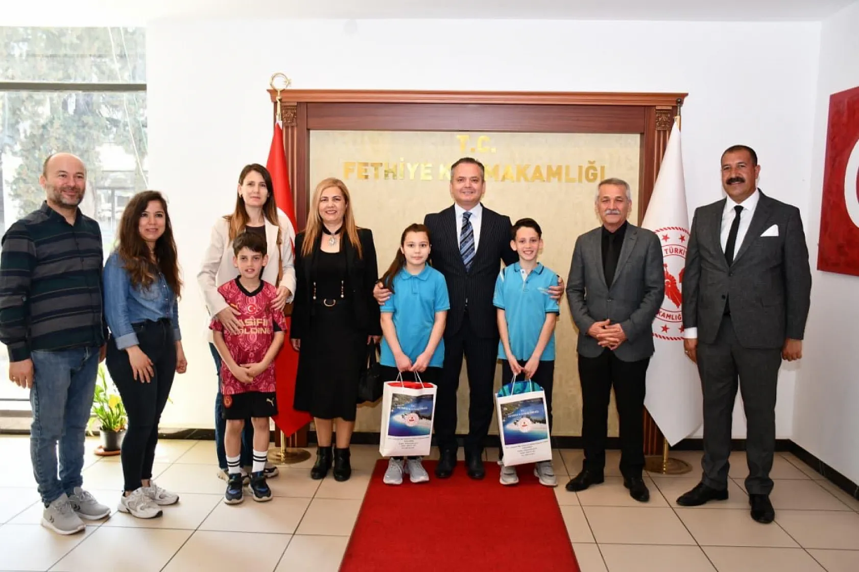 Temsili devir teslim: Fethiye'de minikler yönetimde