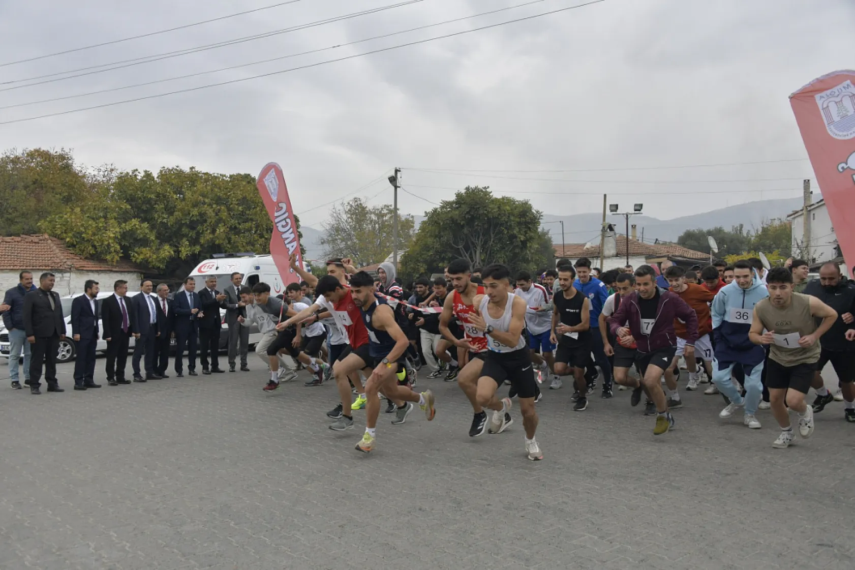 MSKÜ'de Atatürk'e Saygı İçin Koştular