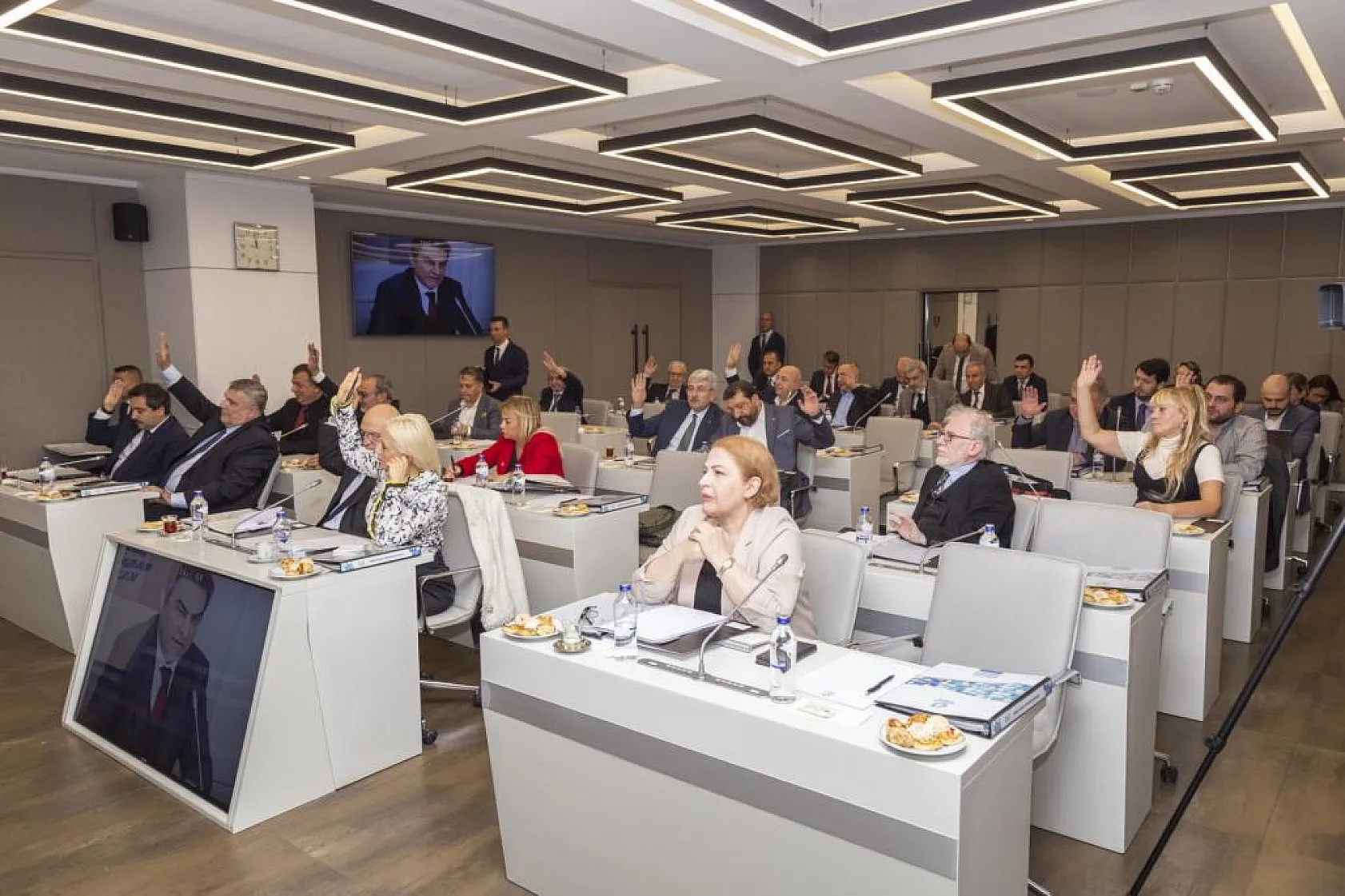 Erkılınç, 'Yanlış yollara tevessül edenler kendilerini kandırıyor'