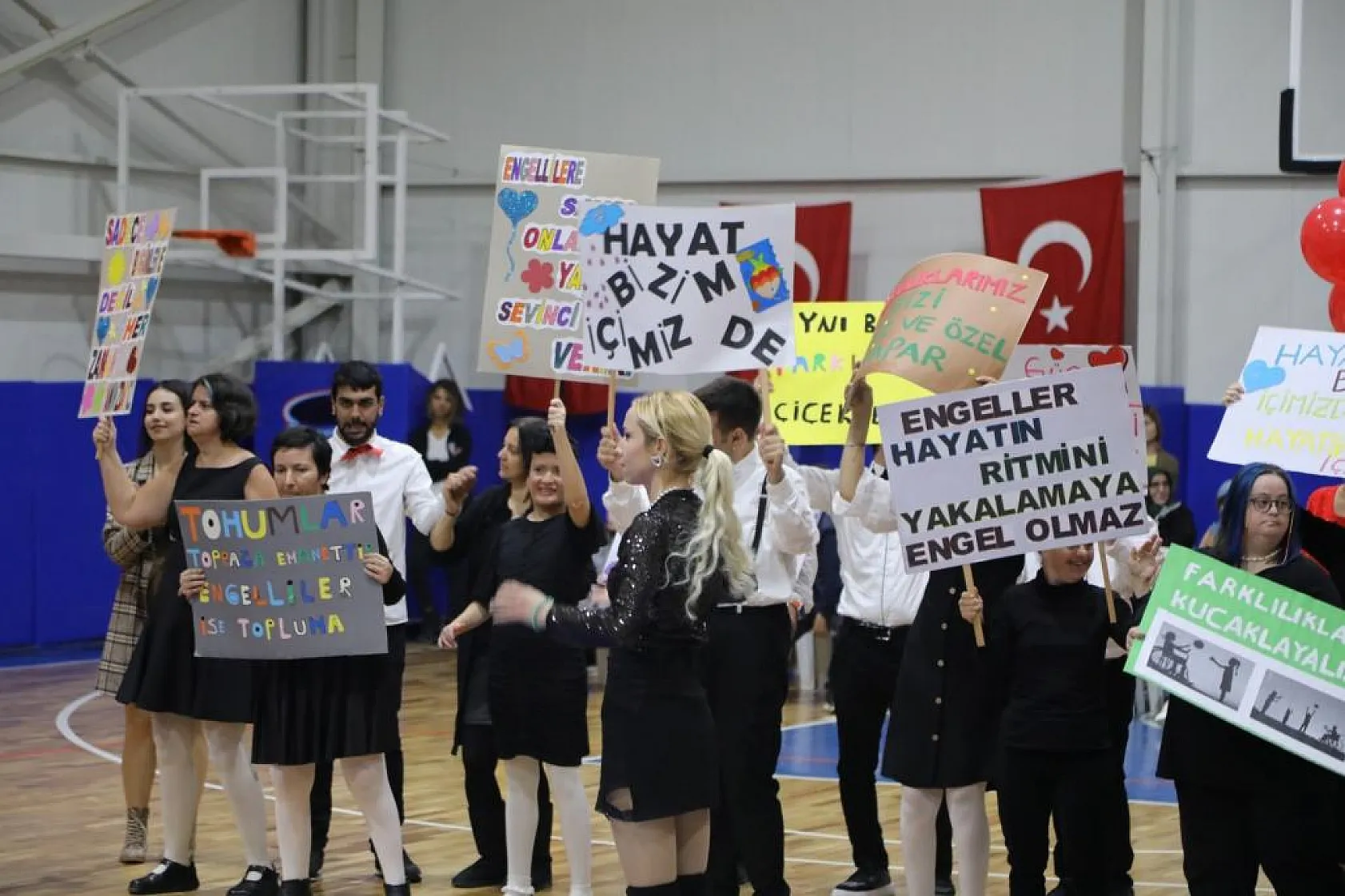 Özel Bireyler Gönüllerince Eğlendi