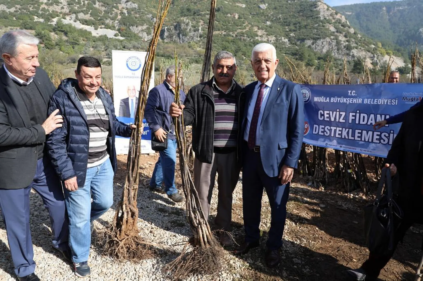 Büyükşehir'den üreticilere  meyve fidanı dağıtımı