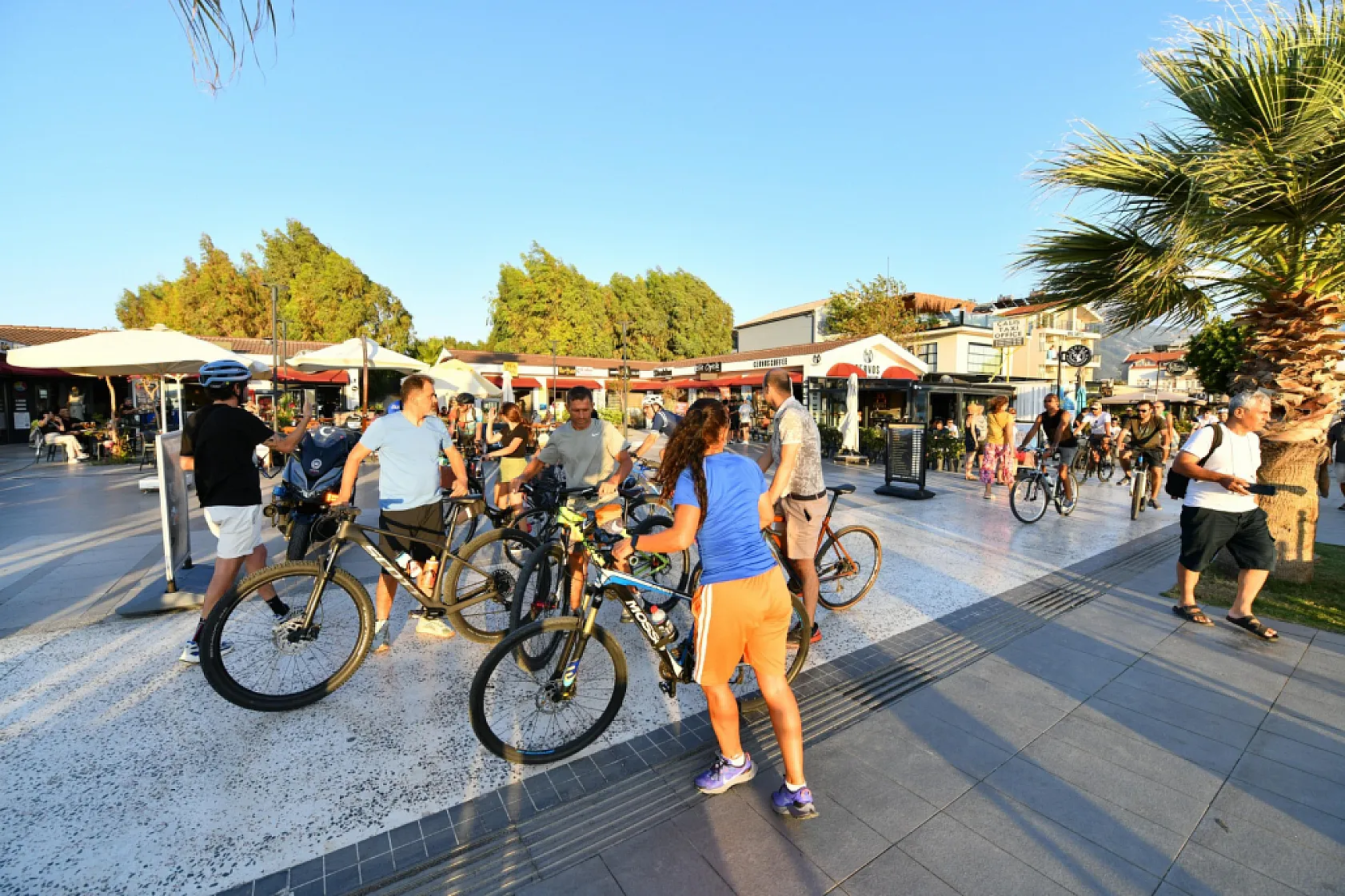 Çalış Sahil Bandı'nda bisiklet sürdüler