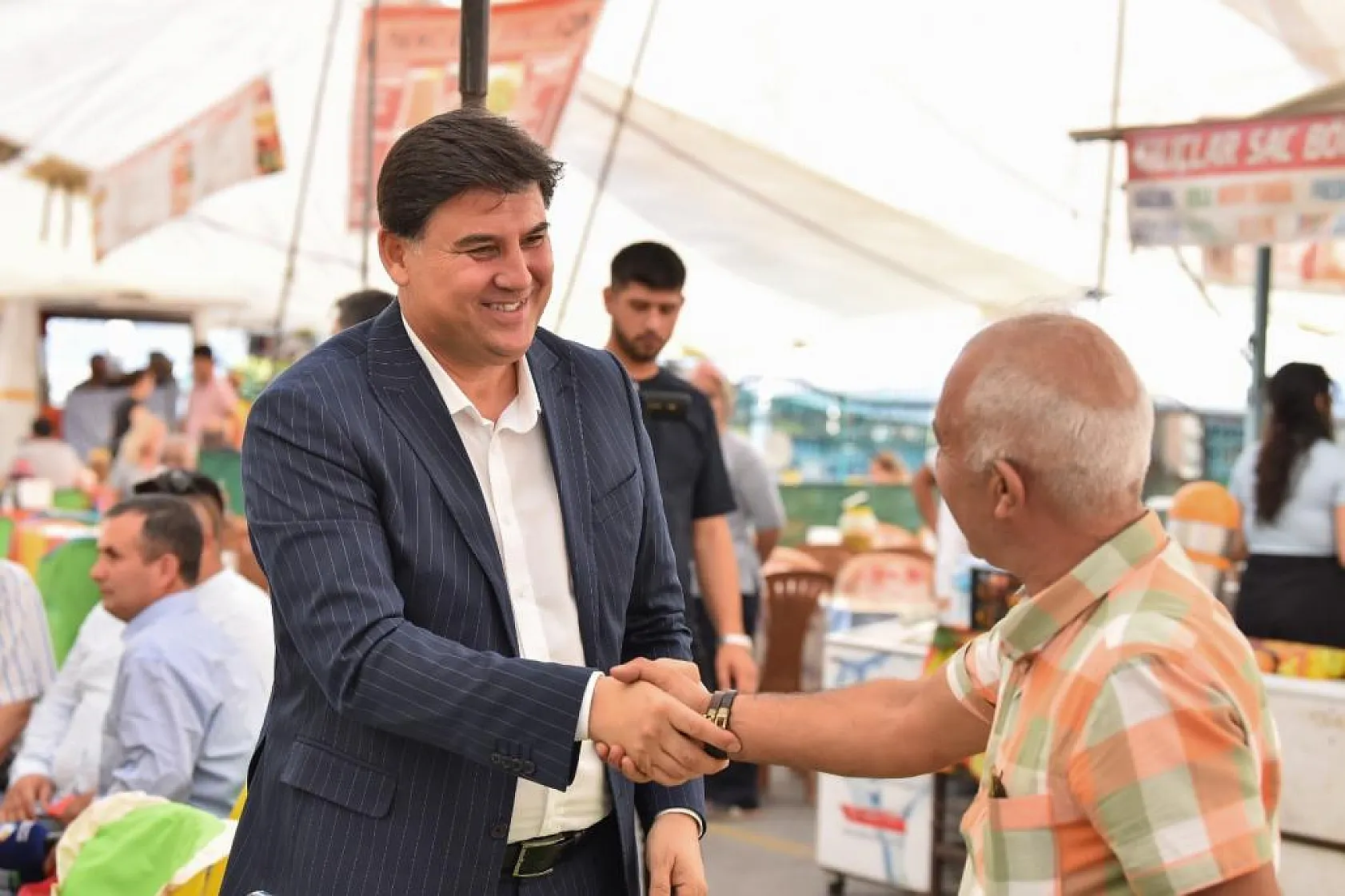 Başkan Karaca Salı Pazarı'nda