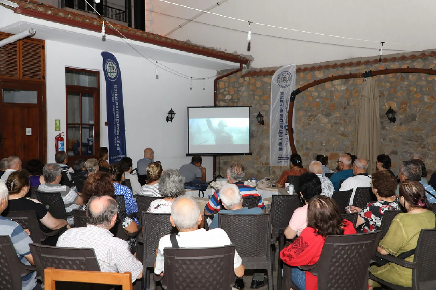 Büyükşehir Belediyesi 100 Yaş Evinde Yazlık Sinema Günleri