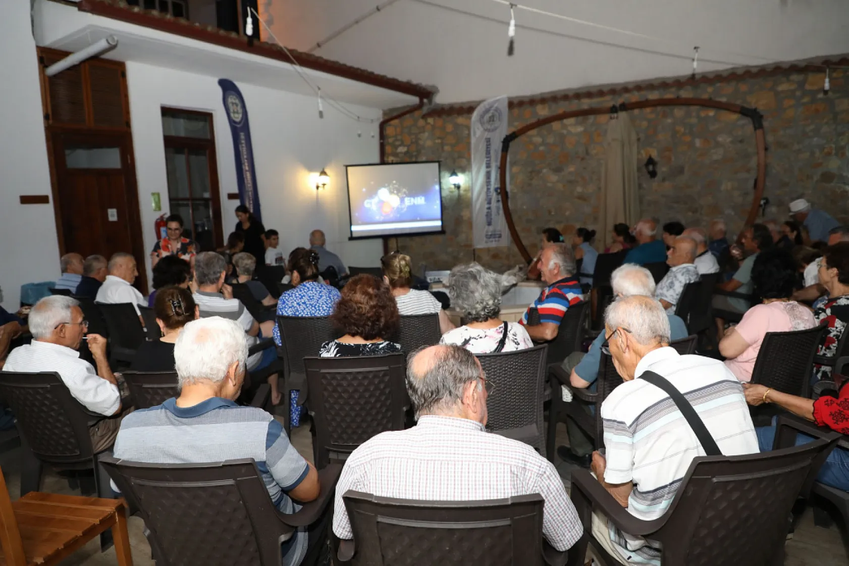 Büyükşehir Belediyesi 100 Yaş Evinde Yazlık Sinema Günleri