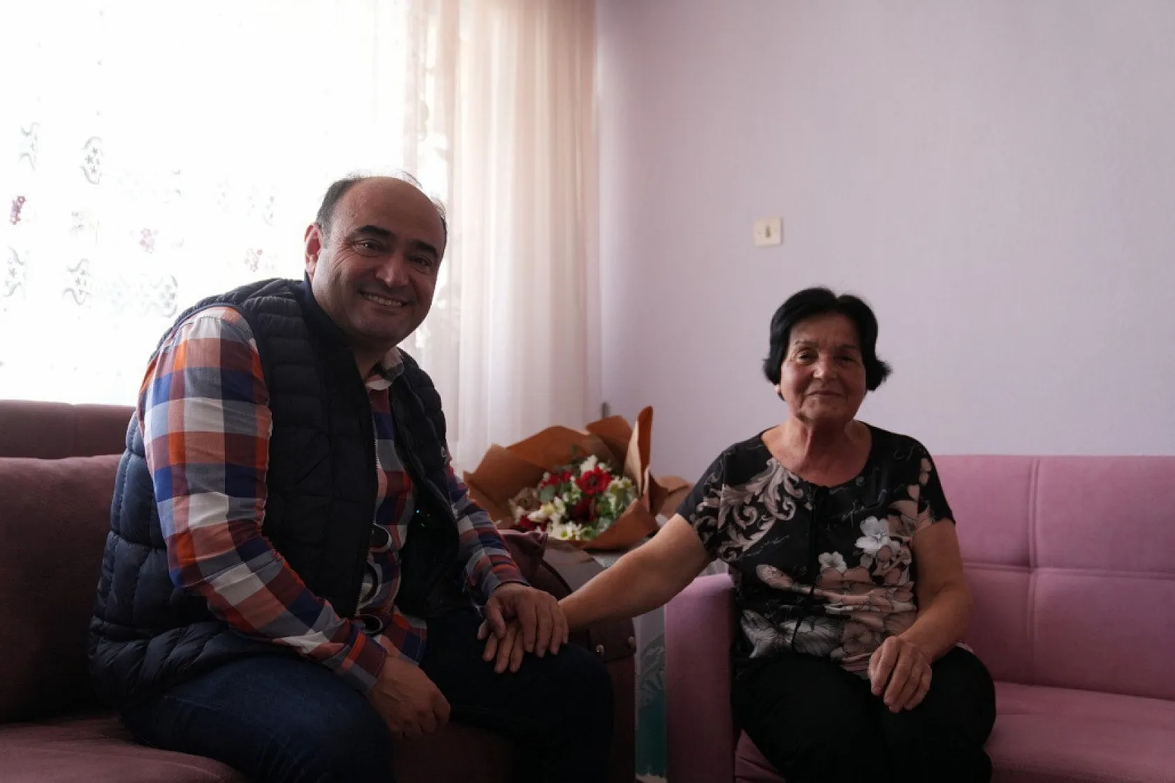 Başkan Akdenizli İlk Öğretmenini Ziyaret Etti