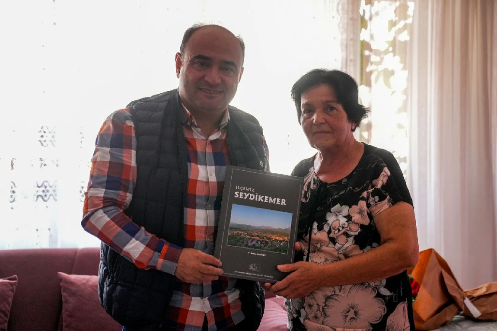 Başkan Akdenizli İlk Öğretmenini Ziyaret Etti