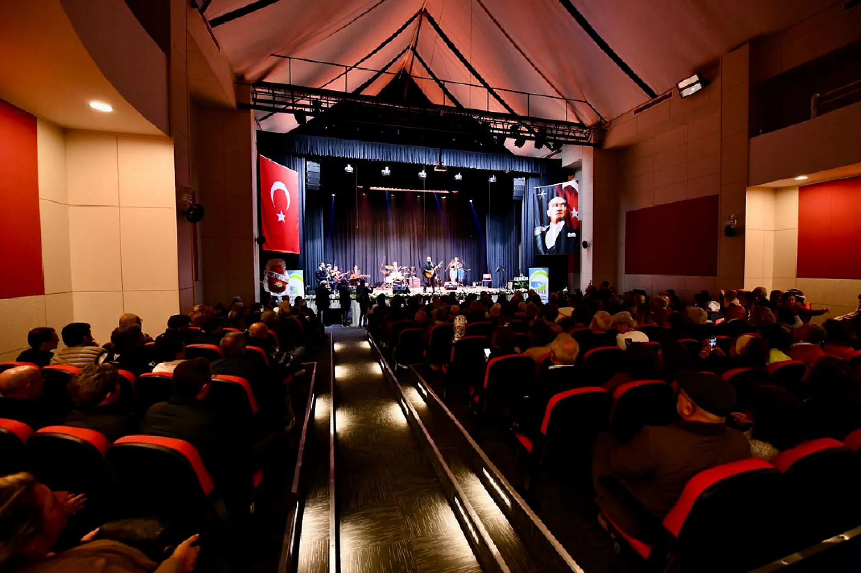 Fethiye Özer Olgun Kültür Merkezi Yenilenen Yüzüyle Hizmete Açıldı