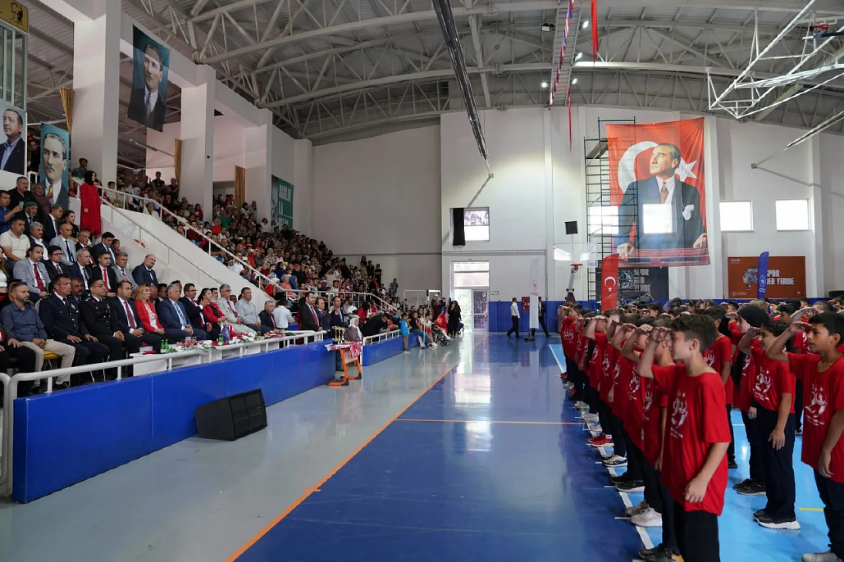 Seydikemer'de 100 Metrelik Türk Bayrağı İle Cumhuriyet Kutlaması