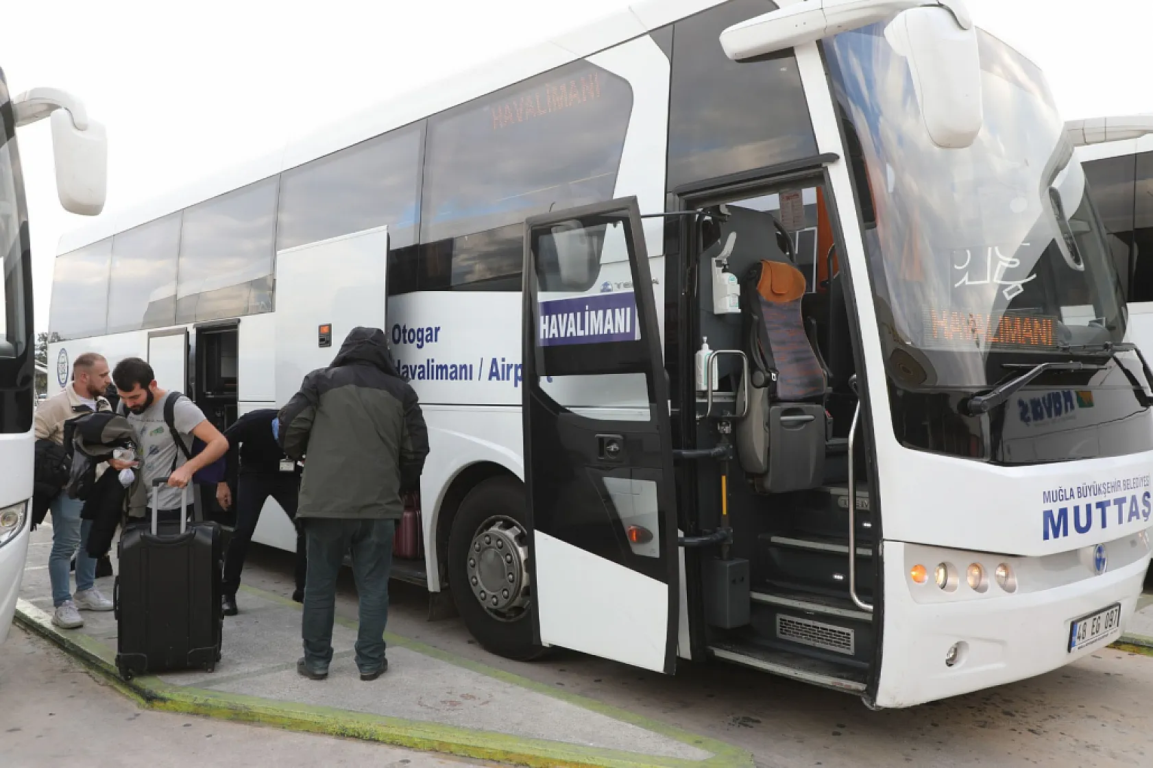 Muğla Büyükşehir Havaalanı Taşımacılığında Vatandaşların Yanında