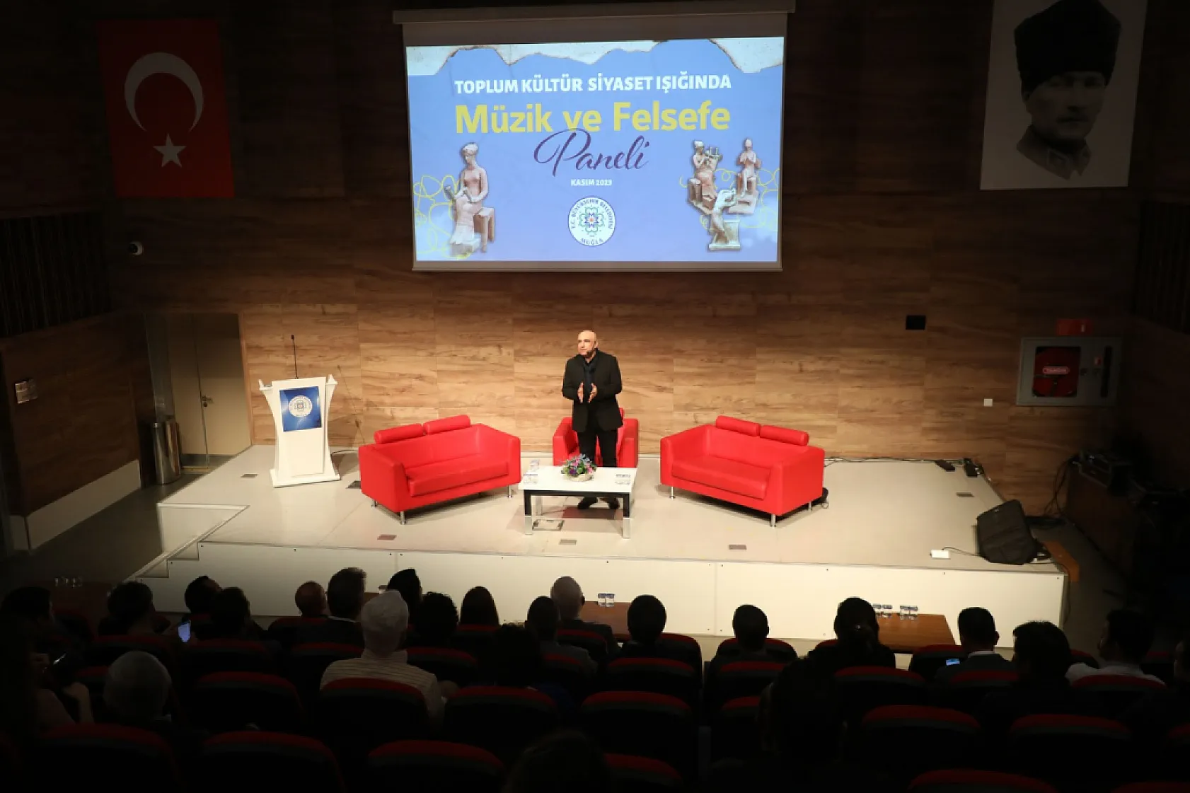 Büyükşehir'in Felsefe ve Yaşam Akademisi Yerel Yönetimlerde Bir İlk Olarak Dikkat Çekiyor