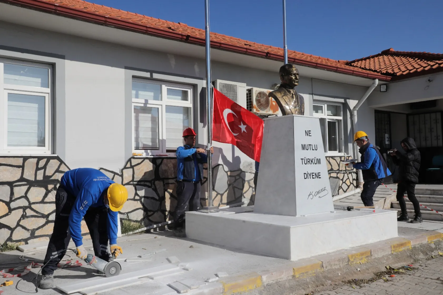 Büyükşehir İl Genelinde 248 Atatürk Büstü Yaptı