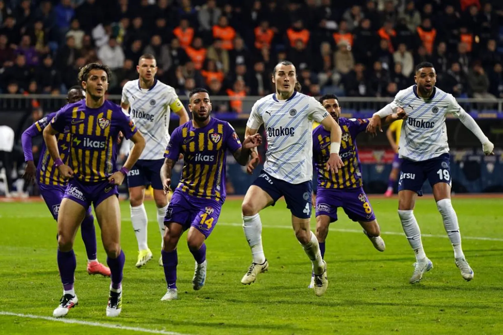 Fethiyeli Hakemin Yönettiği Maçta Fenerbahçe Berabere Kaldı