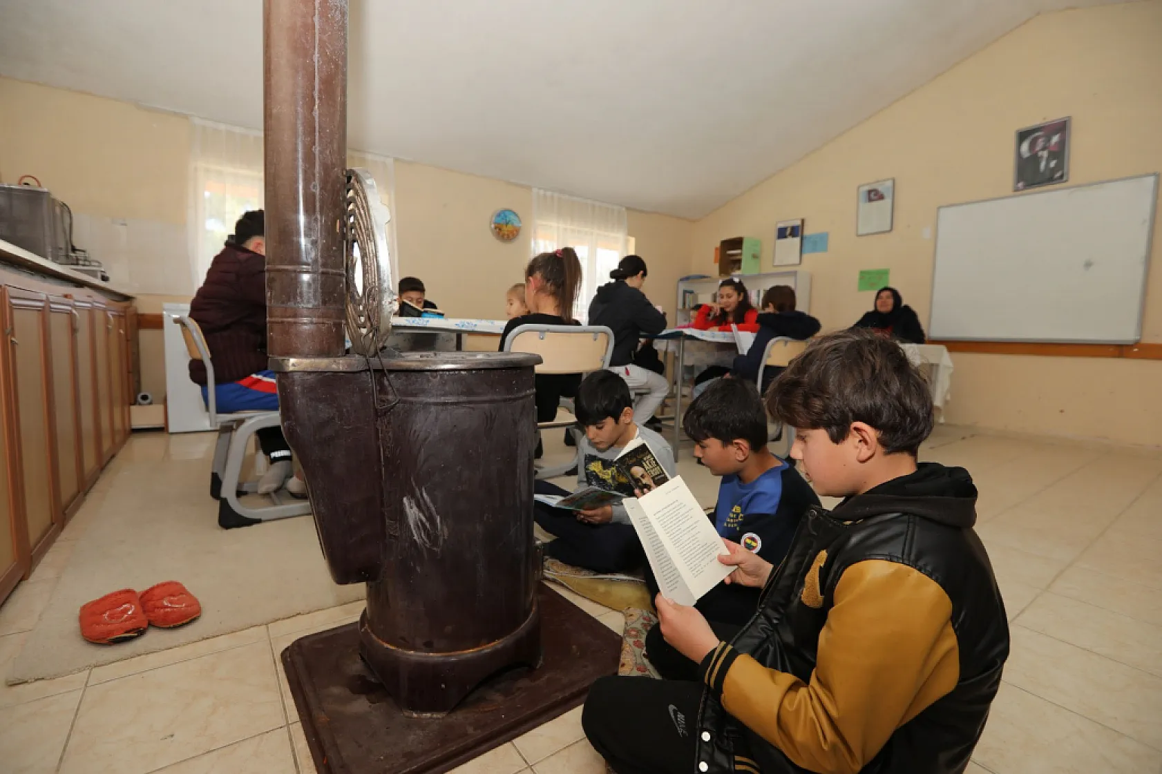 Muğla Büyükşehir'den Kırsaldaki Çocuklara Kitap Desteği