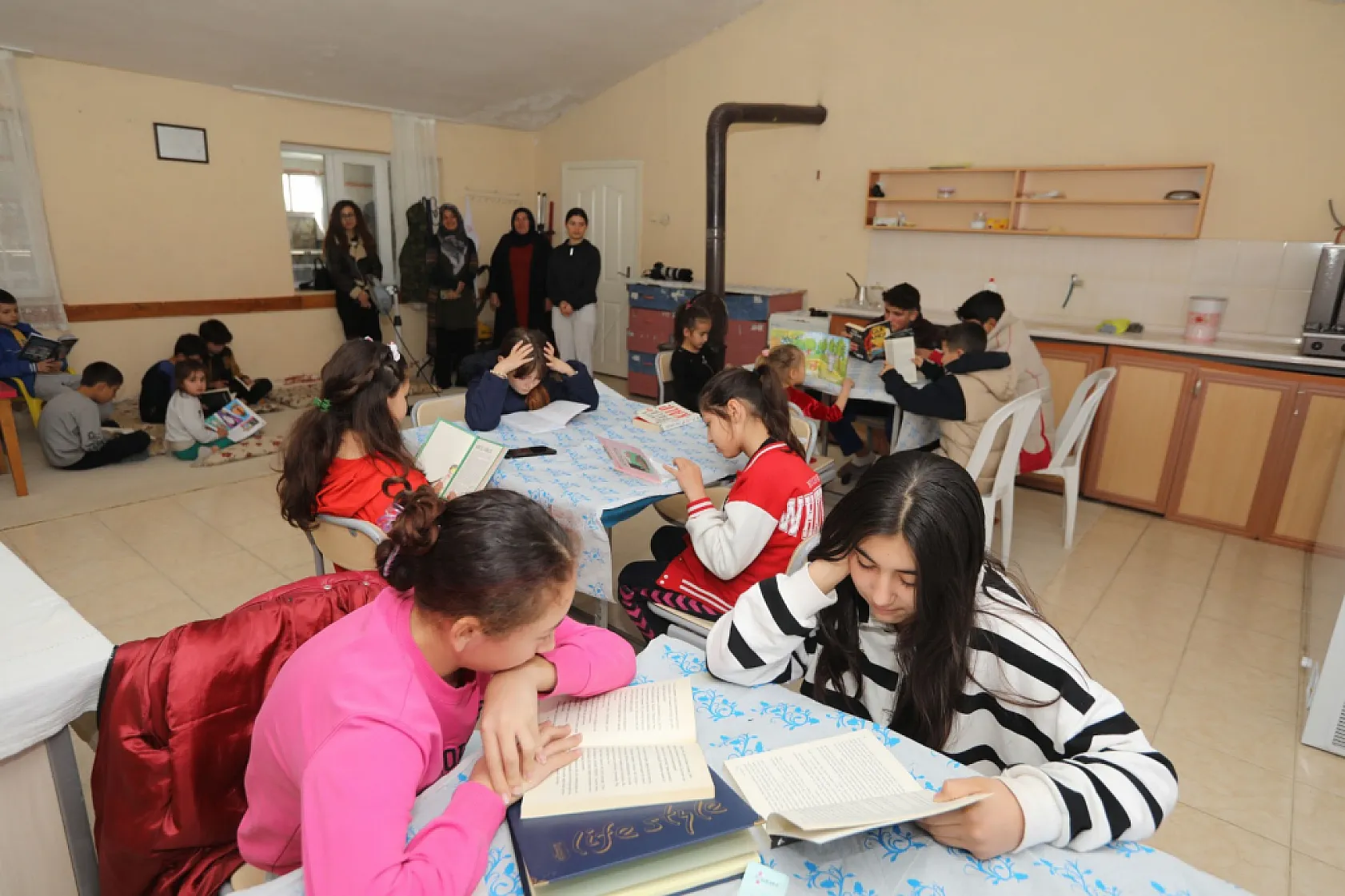 Muğla Büyükşehir'den Kırsaldaki Çocuklara Kitap Desteği