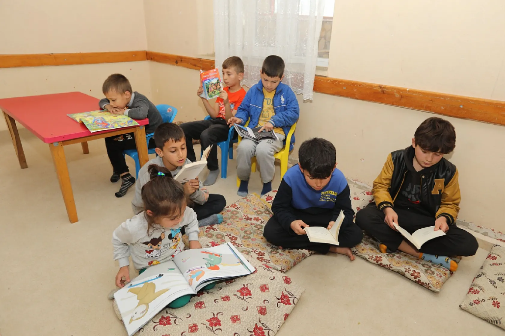 Muğla Büyükşehir'den Kırsaldaki Çocuklara Kitap Desteği