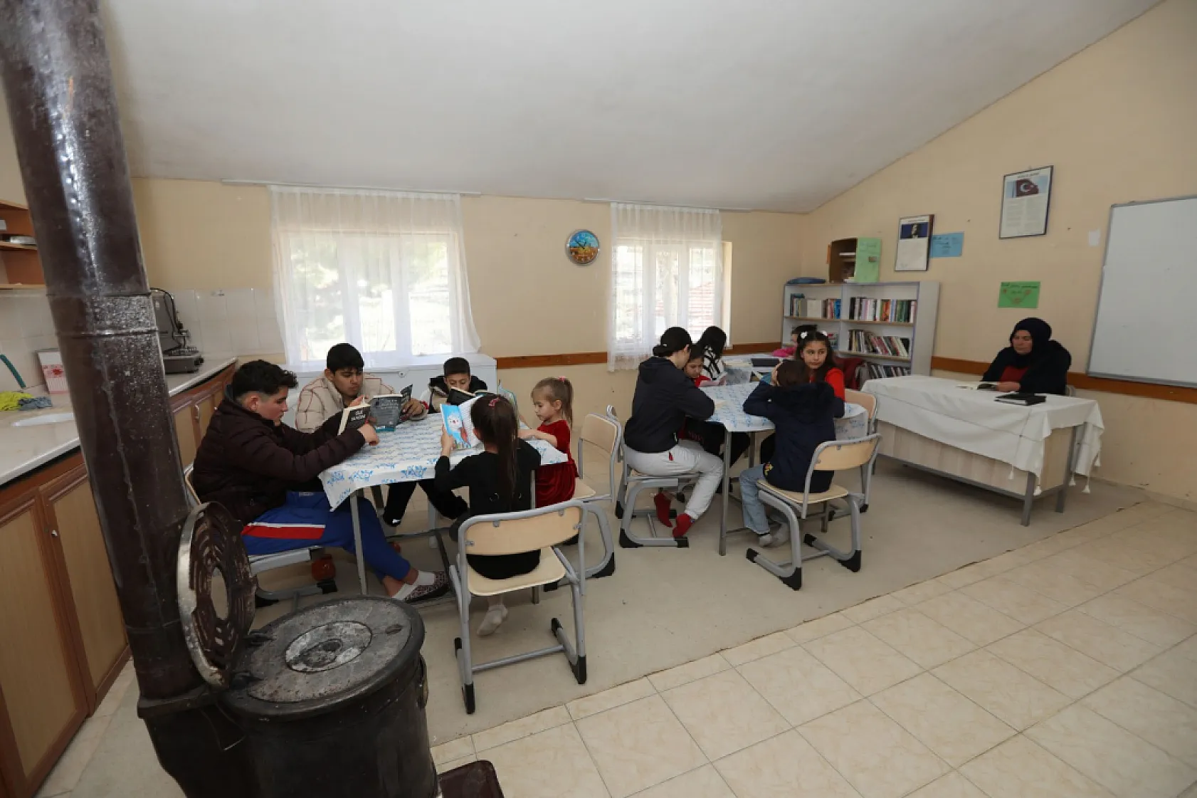 Muğla Büyükşehir'den Kırsaldaki Çocuklara Kitap Desteği