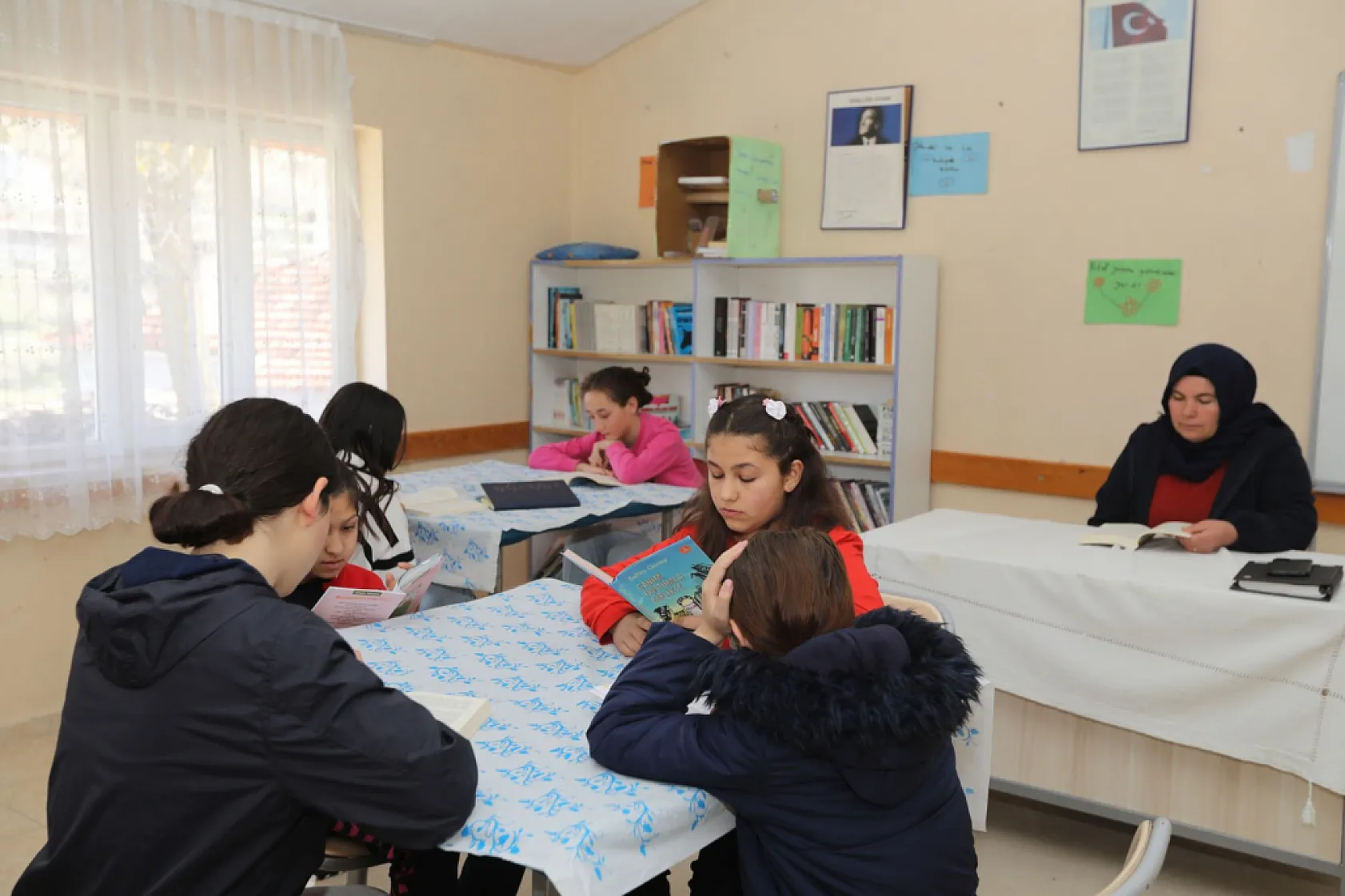 Muğla Büyükşehir'den Kırsaldaki Çocuklara Kitap Desteği