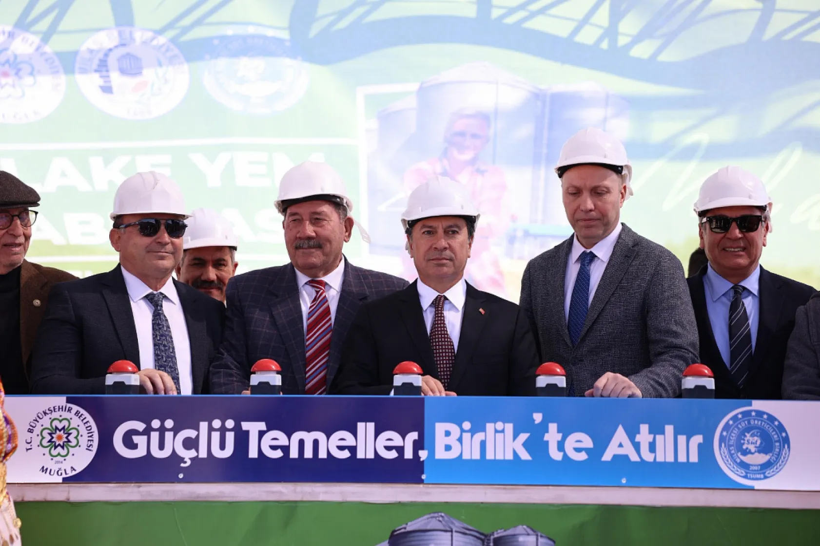 Büyükşehir Belediyesi'nden Hayvancılığa Büyük Destek: Flake Yem Üretim Tesisi'nin Temeli Atıldı