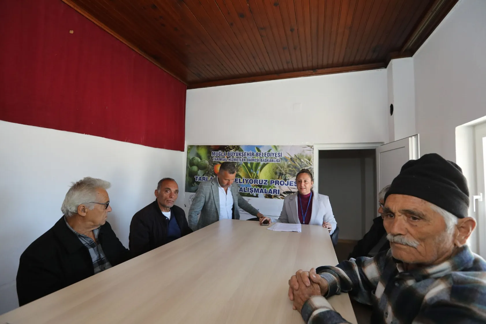 Muğla Büyükşehir'den dondan zarar gören üreticilere destek