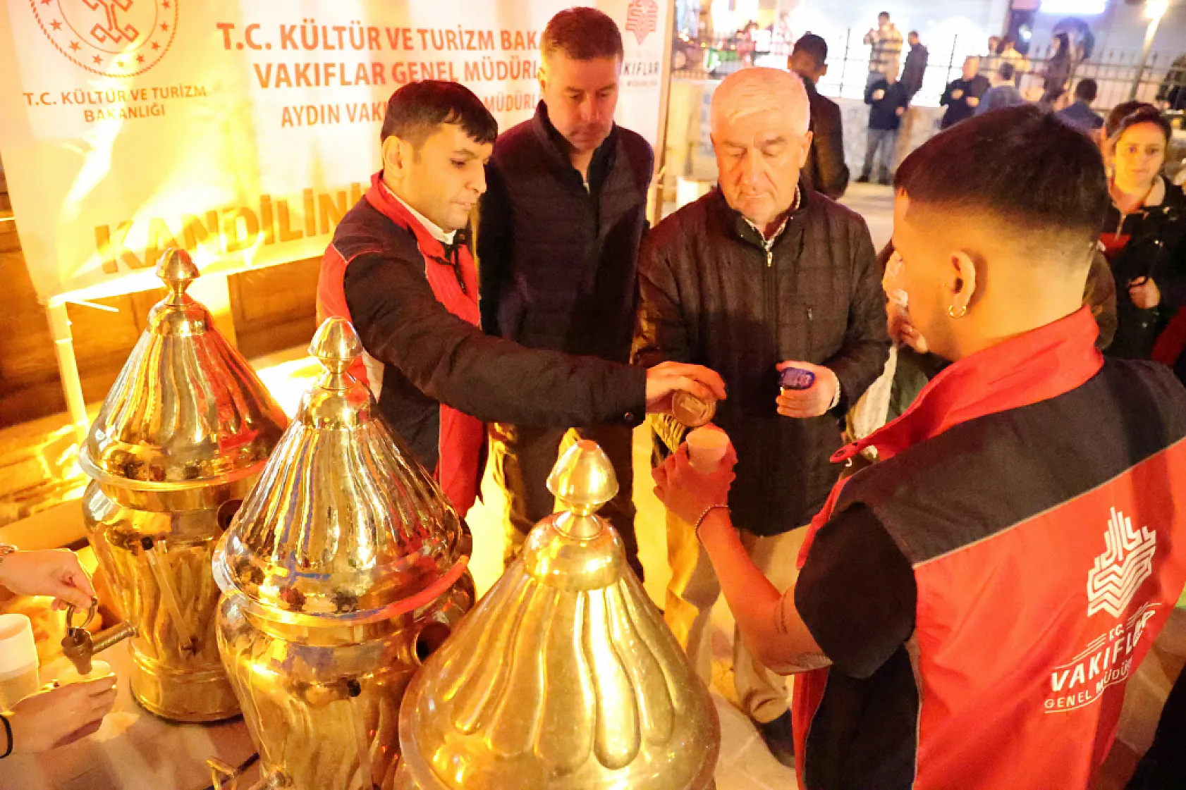 Aydın Vakıflar Bölge Müdürlüğü'nden Kadir Gecesi'nde anlamlı ikram