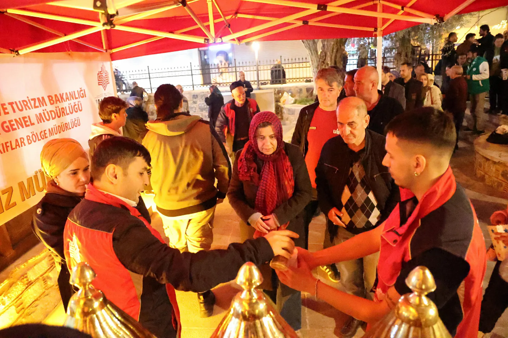 Aydın Vakıflar Bölge Müdürlüğü'nden Kadir Gecesi'nde anlamlı ikram