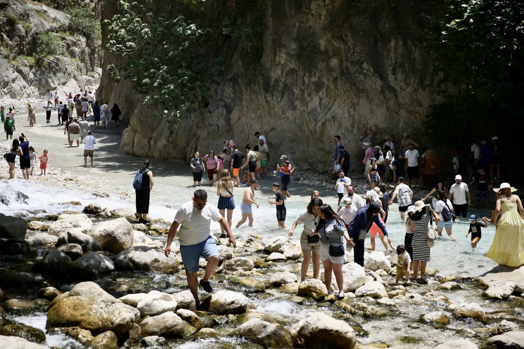 Saklıkent Kanyonu'nda bayram tatili yoğunluğu