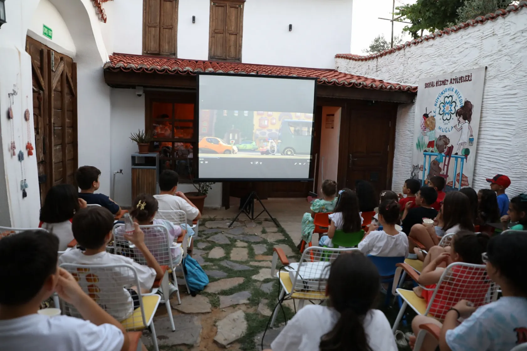 Muğla'da Çocuklar Gözcüler Evi'nde Hem Eğleniyor Hem Öğreniyor