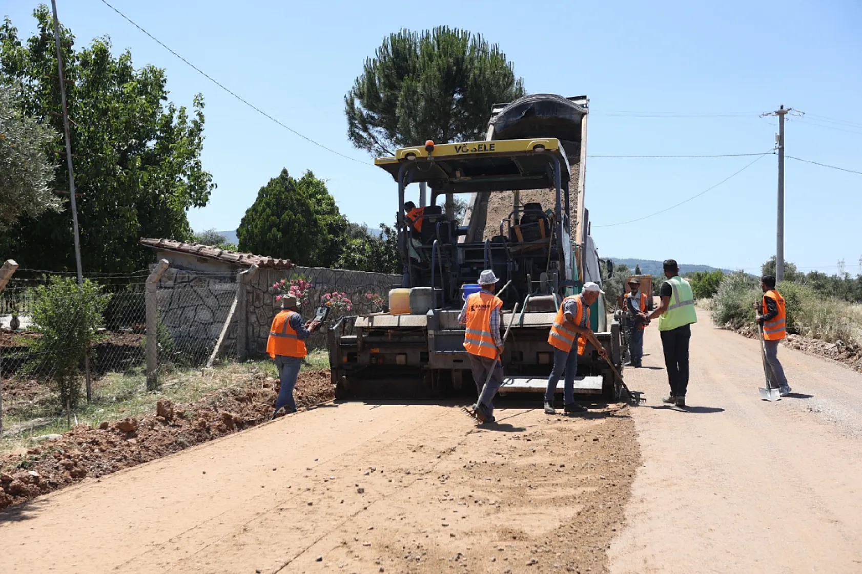 Muğla Büyükşehir'in Kırsaldaki Yol Yatırımları Yüzleri Güldürüyor