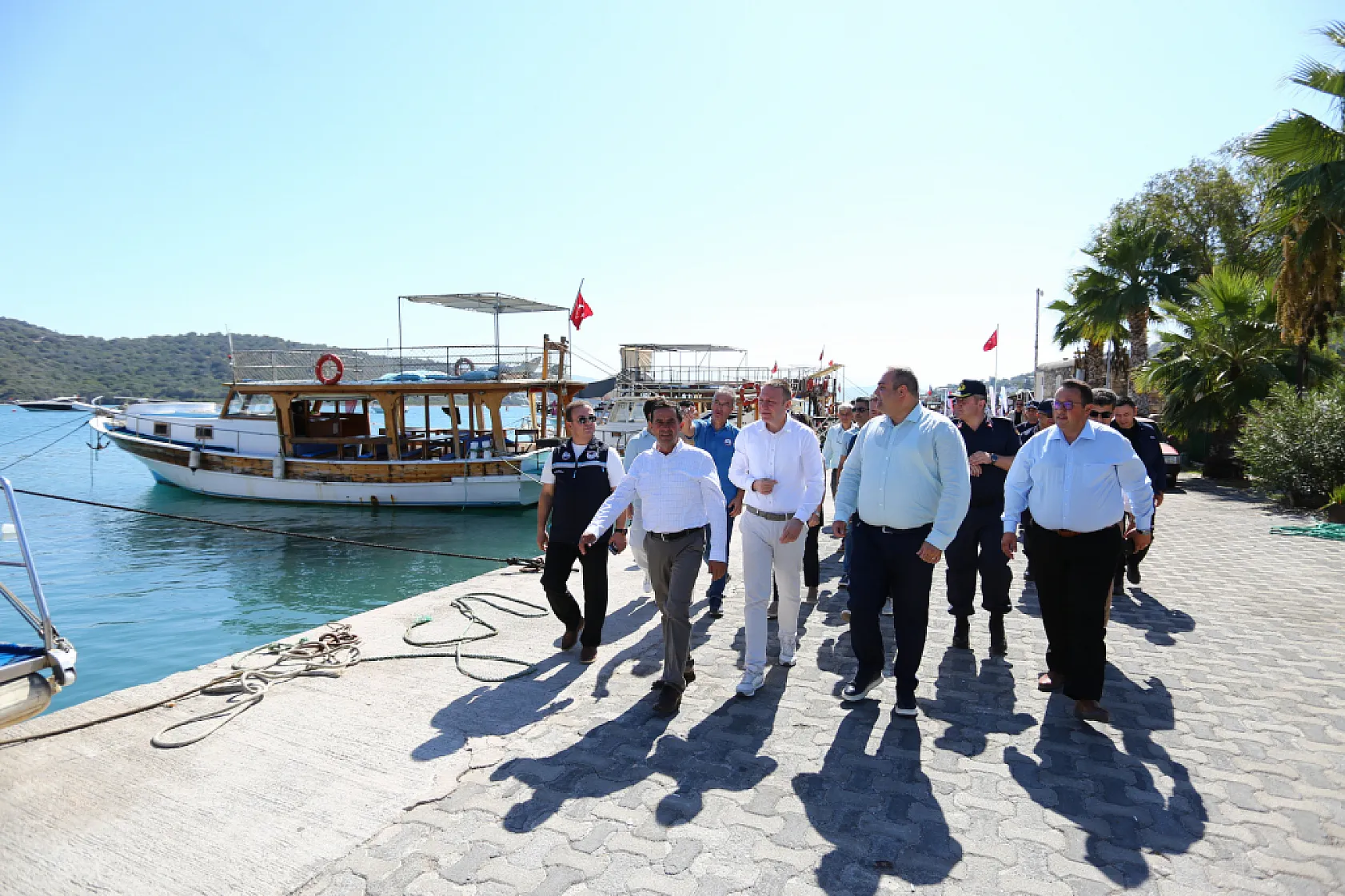 Milas Boğaziçi'nde 160 Bin Yavru Balık Denizle Buluştu