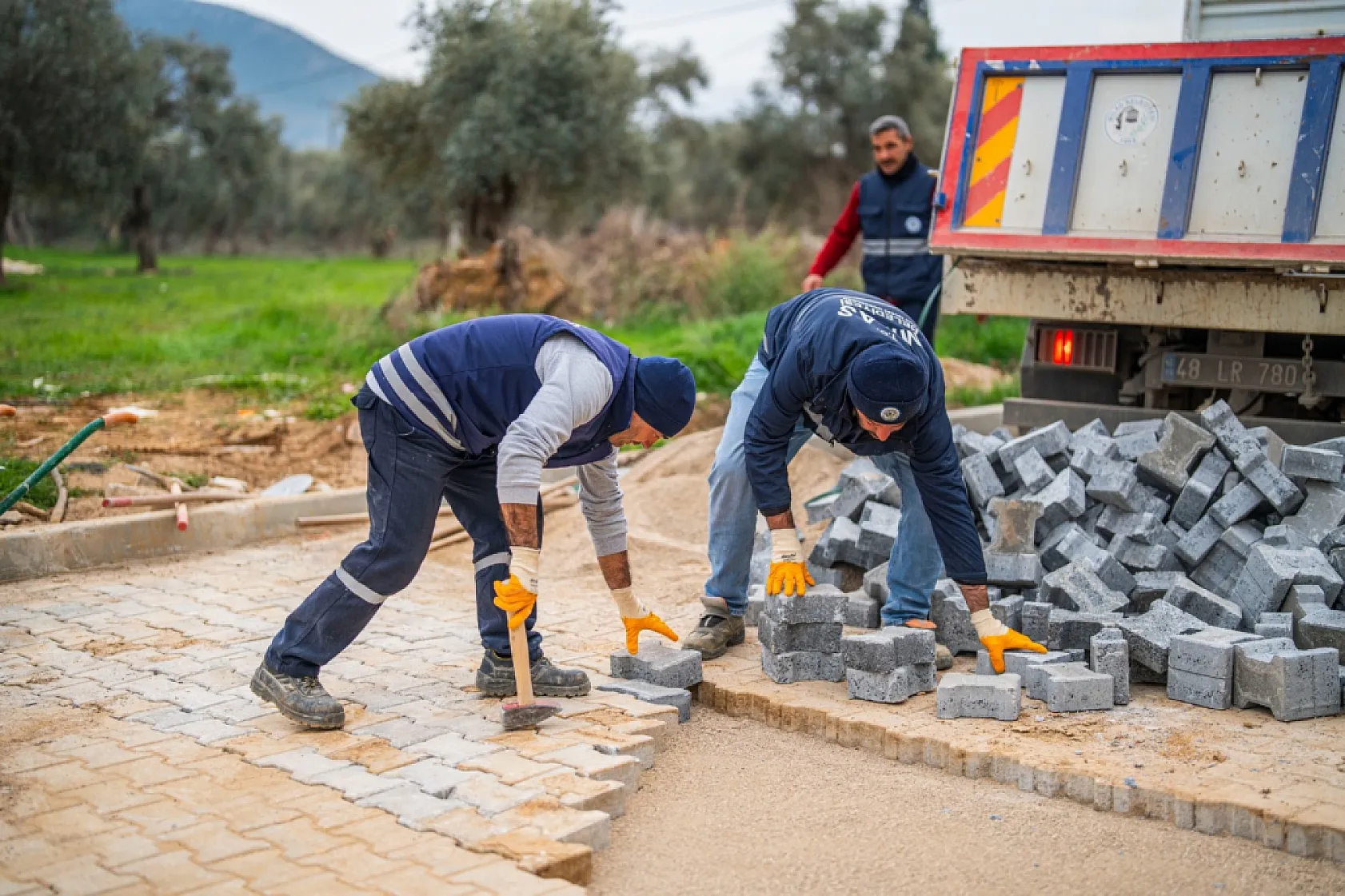 Milas'ta taziye evi ve Hurdacılar Çarşısı'nda çalışmalar hızla devam ediyor