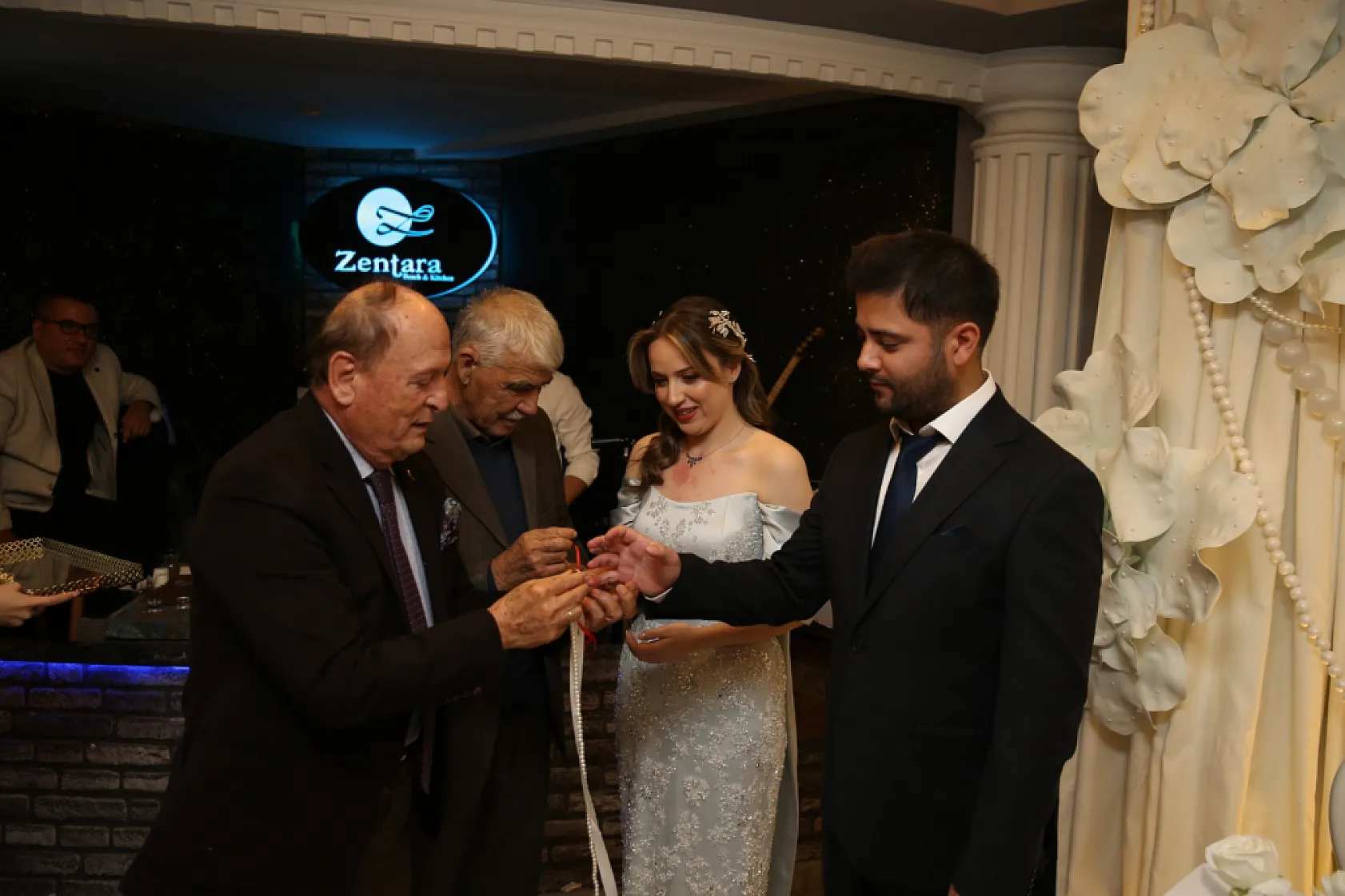 Fethiye'de genç avukatlar Büşra ile Ceyhun evlilik yolunda ilk adımı attı