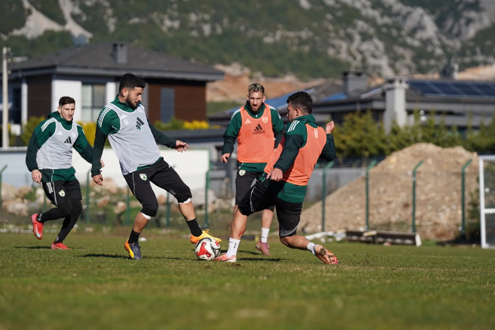 Muğlaspor Şampiyonluk Yolunda Frene Basmıyor: Hedef İnegölspor