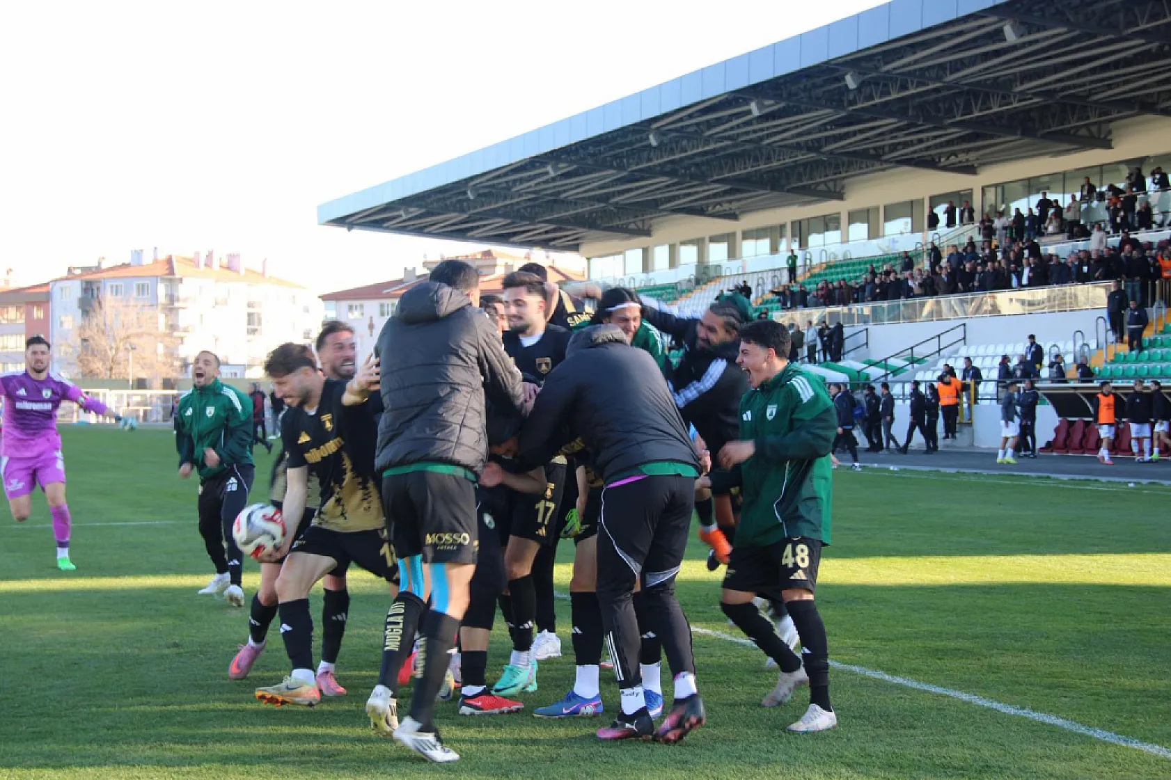 Muğlaspor Uzatmada Coştu, Liderliği Geri Aldı