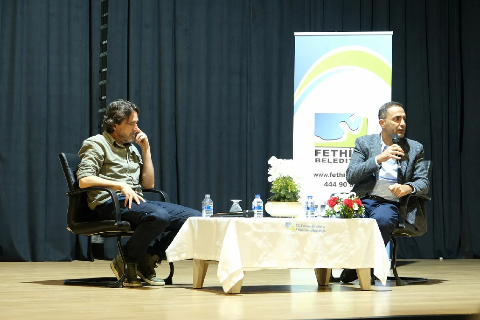 Fethiye'de 'Eğitimde Güncel Sorunlar' konferansına yoğun ilgi