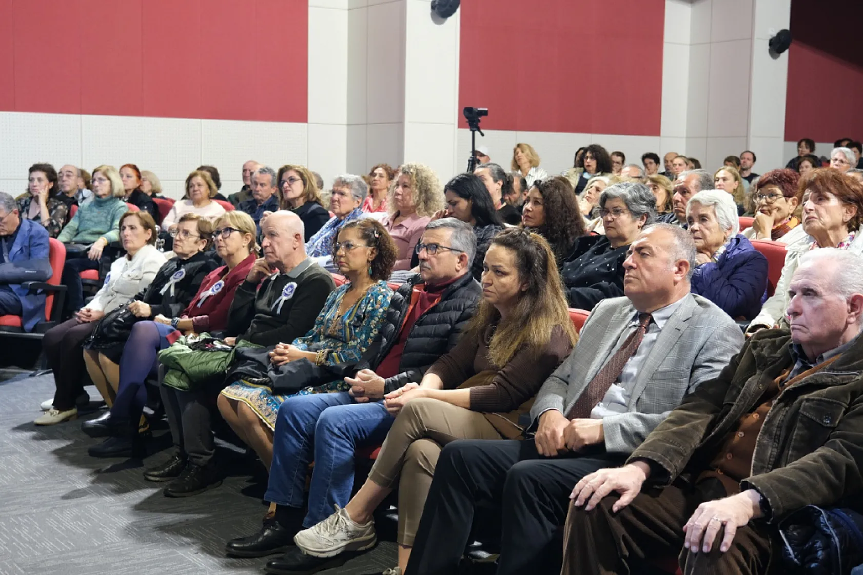 Fethiye'de 'Eğitimde Güncel Sorunlar' konferansına yoğun ilgi