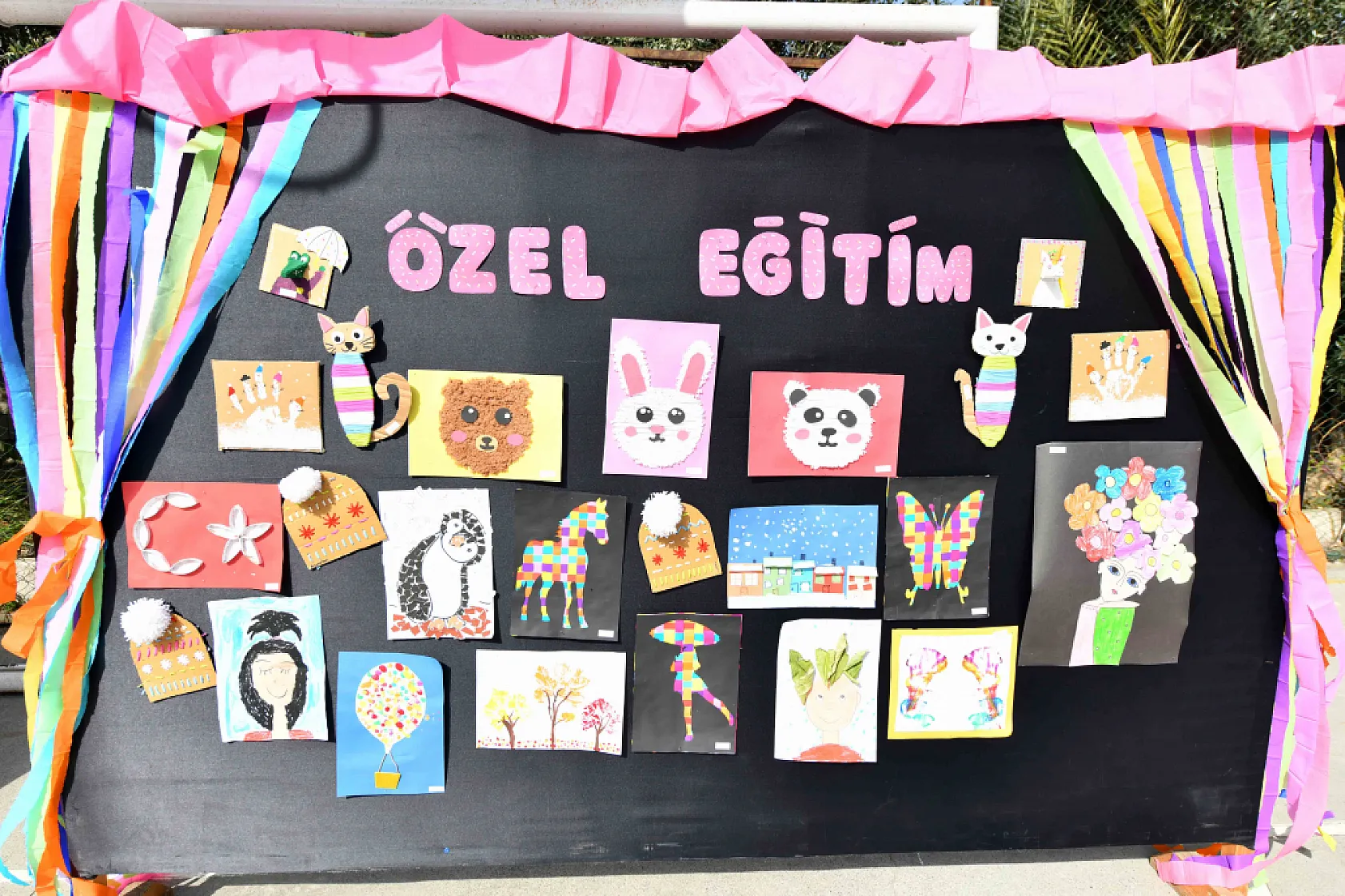 Fethiye'de Yunus Nadi İlköğretim Okulu'nda Otizm Farkındalık Sergisi düzenlendi