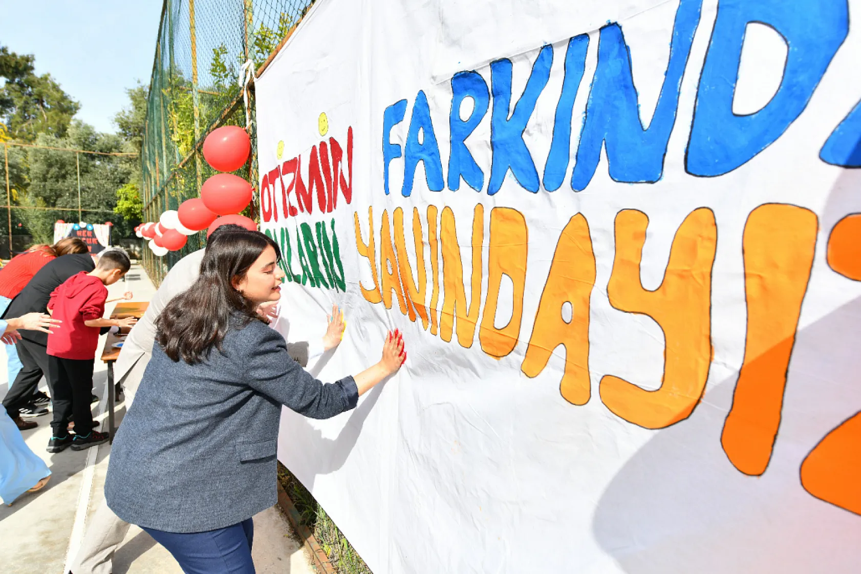 Fethiye'de Yunus Nadi İlköğretim Okulu'nda Otizm Farkındalık Sergisi düzenlendi