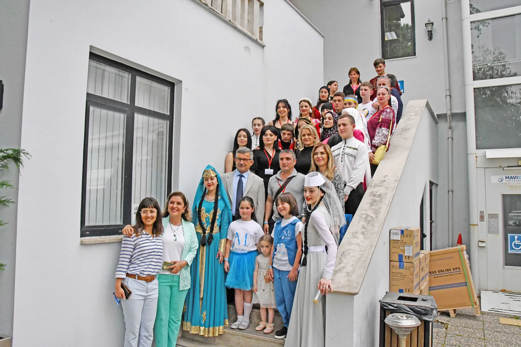 Farklı ülkelerden gelen dansçılar Fethiye Belediyesi'ni ziyaret etti