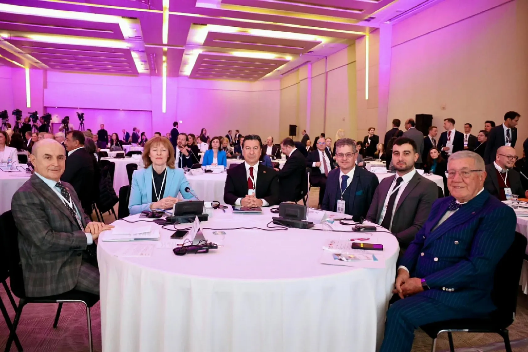 Başkan Aras, Türkiye-Almanya Kardeş Şehirler Zirvesi'ne Katıldı