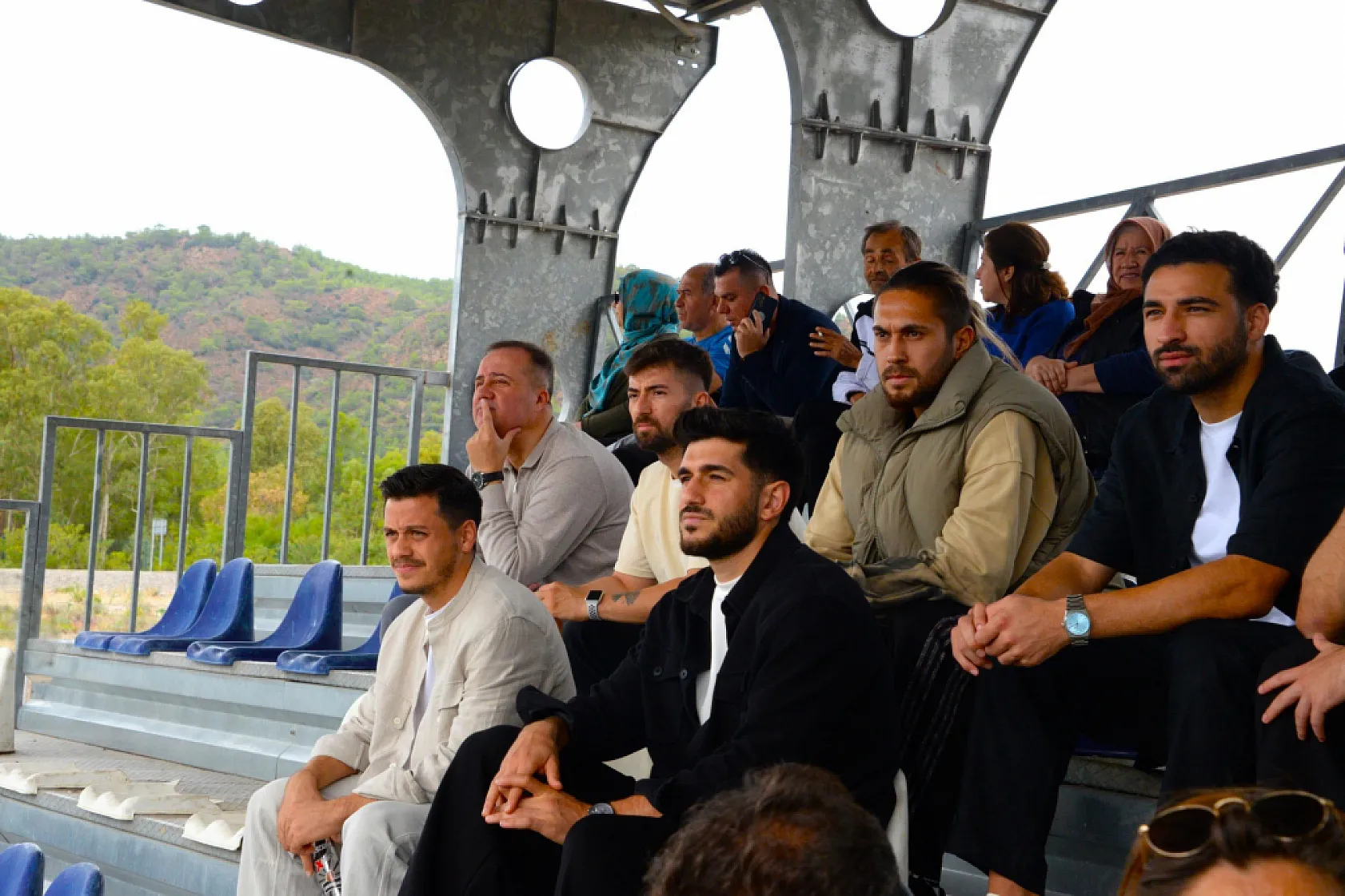 Fethiyesporlu futbolcular gençleri yalnız bırakmadı