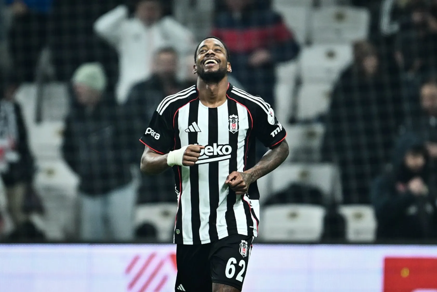 Beşiktaş 3 puanı 4 golle aldı