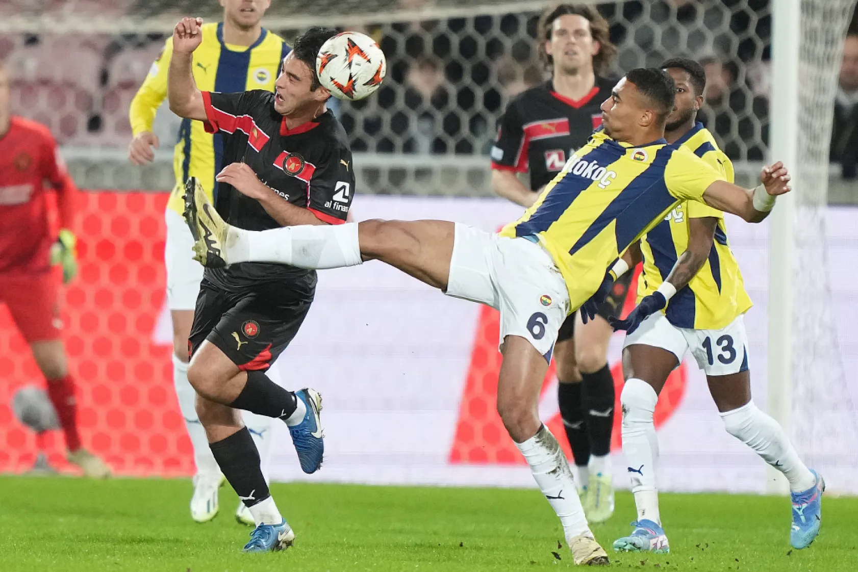 UEFA Avrupa Ligi'nde Galatasaray ve Fenerbahçe devam ederken, Beşiktaş veda etti