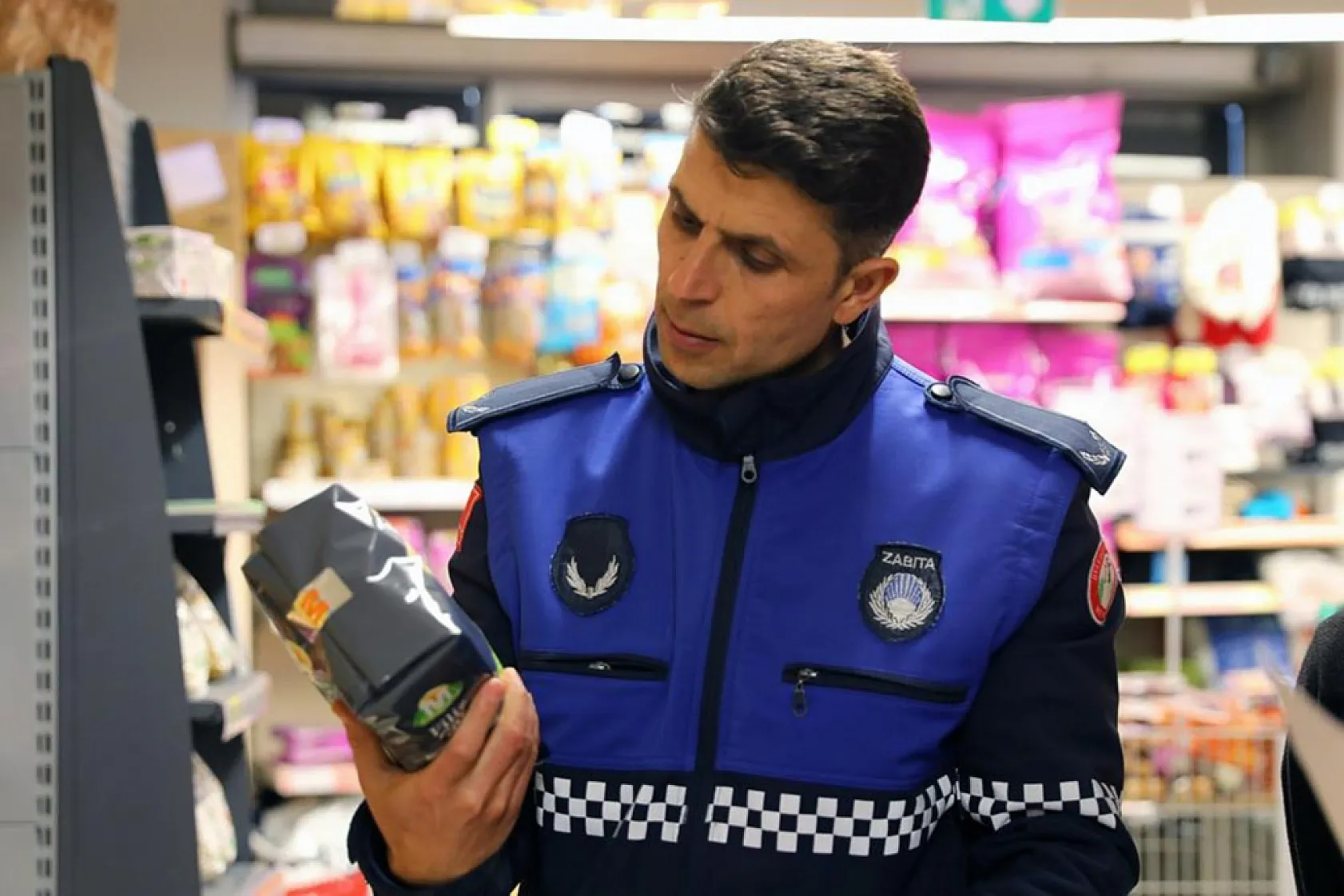 Menteşe Belediyesi zabıta ekiplerinden zincir marketlere denetim